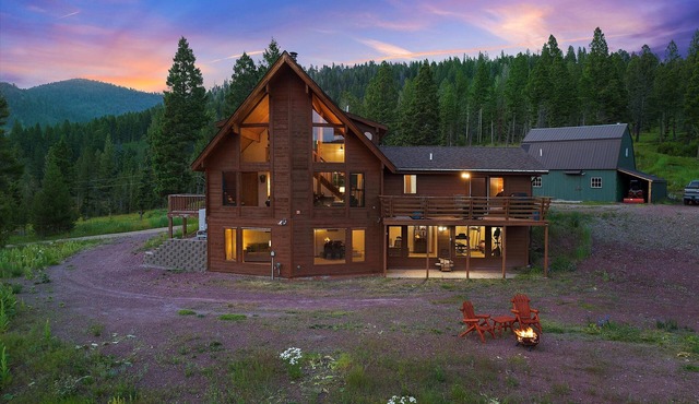 CZ1 Ranch- 33 private acres in the Rocky Mountains, Luxury Cabin, near Helena