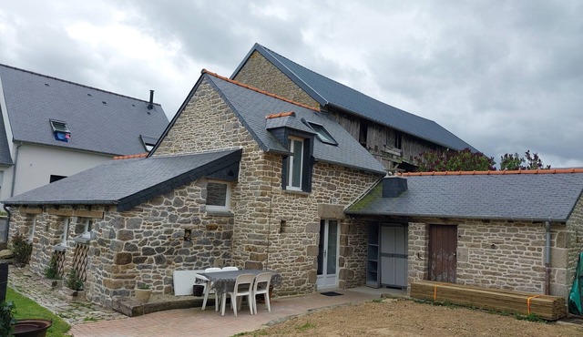 Dépendance de Charme au Calme Proche du Centre de Dinan