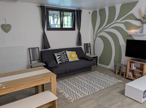 Dépendance demi-sol proche Disneyland & Vallée Village outlet