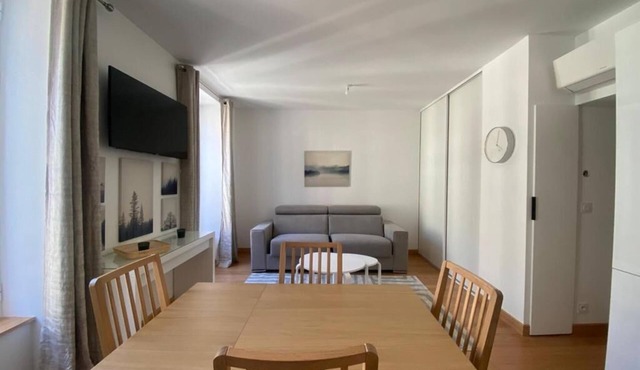 Détendez Vous Dans cet Appartement 2 Pièces Calme Élégant Rénové Entièrement