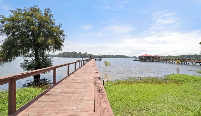 Déjà Blue plus Guest House, Wi-fi, Pier, Stunning Views, Cozy Neighborhood