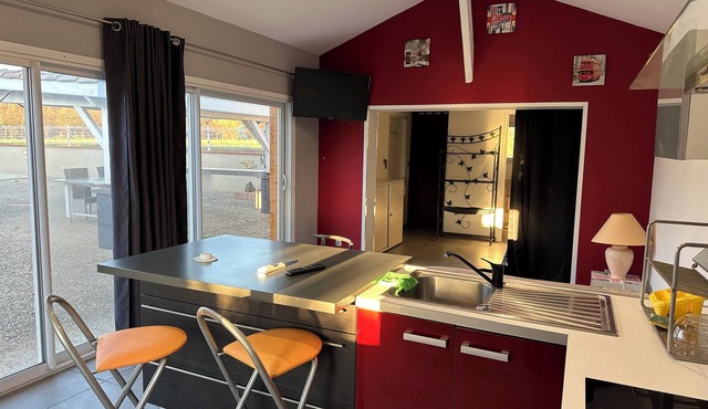 Dépendance 45m2 Tout Équipée Agréable et Calme Animaux de Compagnie Acceptés