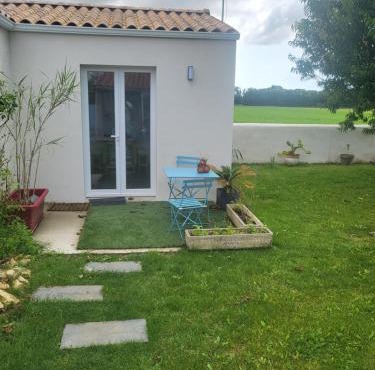 Dépendance avec place de parking