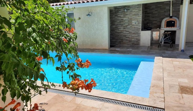 Dépendance et chambre avec piscine et jardin privés sans vis-à-vis