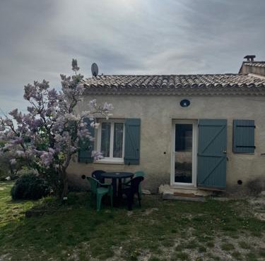 Dépendance neuve et lumineuse au coeur du luberon