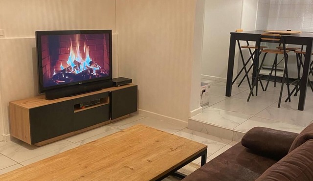 Détendez-vous Dans ce Logement Élégant et Cocooning Avec SPA Jacuzzi