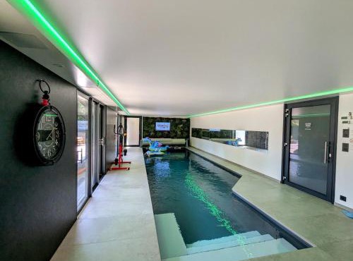 Détente en Famille avec Terrasse et Accès Piscine - FR-1-589-825
