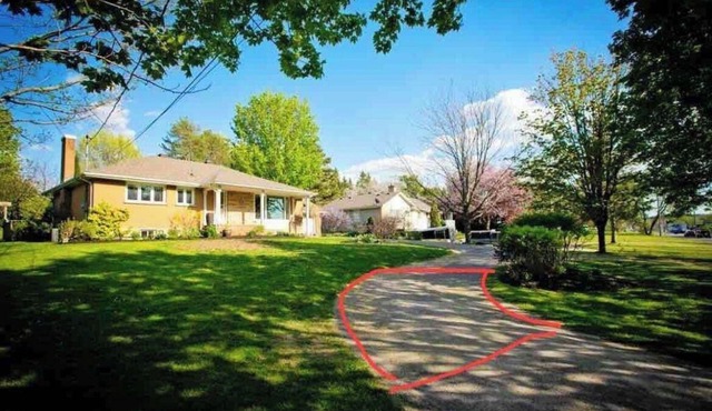 D&B’s Cozy 2 Bedroom Basement Apartment with a 5 minute walk to Chemong Lake