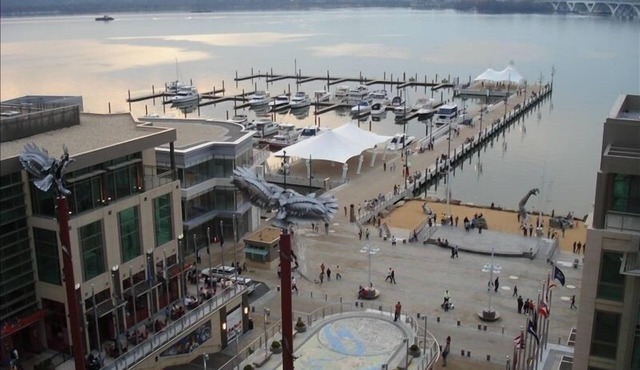 D.C Metro Area- Elegant 2 Bedroom Condo at the National Harbor