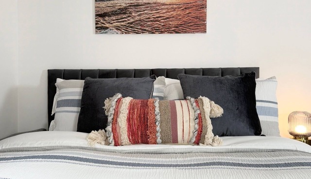 D' Elegant Comfort - Fine Luxury 2Bed Flat + Private Garden/Patio - FreeParking