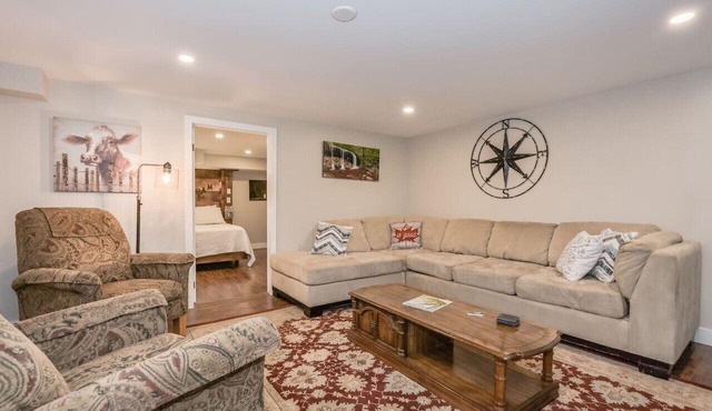 (D) Elora Lower Banks Suite