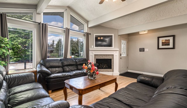 D@home Entire &Family by Glenmore Reservoir/Heritage Park/Rockview Hospital