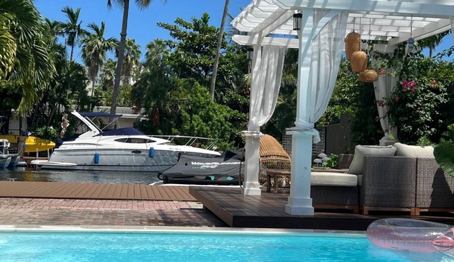 D’Mauchi-WaterHouse-Beaches20min-boat-dockparking