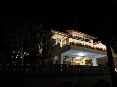 D SeBalik Pulau Tropical Boutique Home