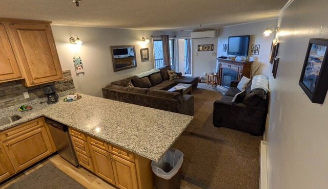 D103 · Winterplace Ski in Ski out condo First floor! D103