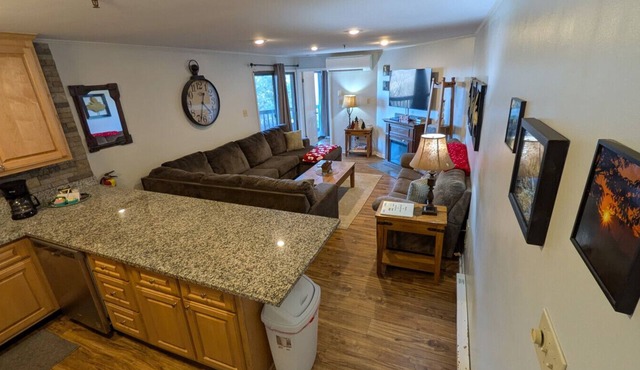 D104 · Winterplace Ski in Ski out condo First floor! D104