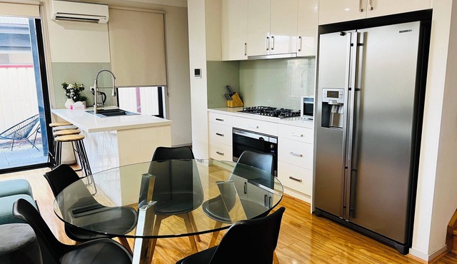 D110 Sweet Melon Super Stay - fantastic, large group