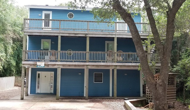 D131- 5 Bedrooms w/Master Suite, Private Pool, Shuffleboard and Foosball!