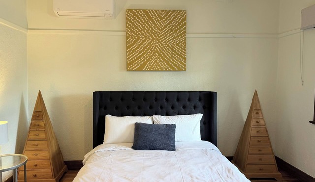 D143 Ballarat Sunny Desert Retreat 4 bedrooms sleeps 13