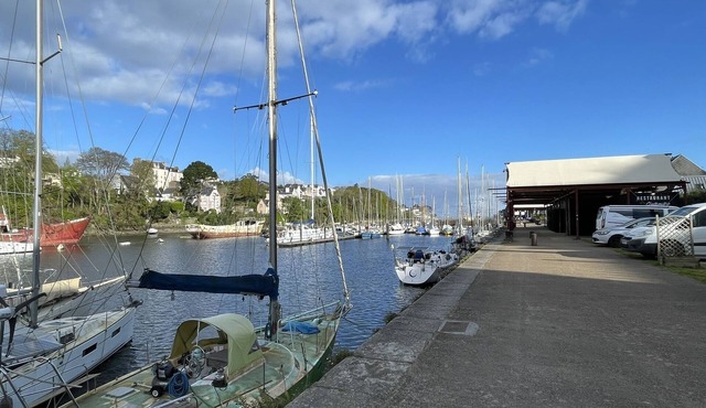 D2002 -appartement T1 Situé EN REZ DE Chaussée D'un Petit Immeuble SUR LE Port