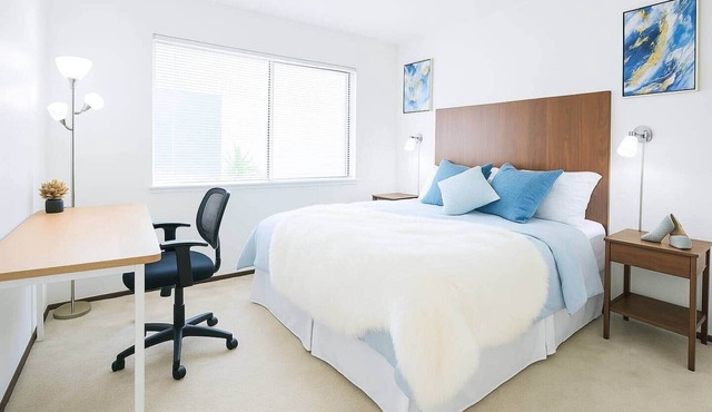 Da-H2 B room (Blue) · Luxury King Bed Room in cent