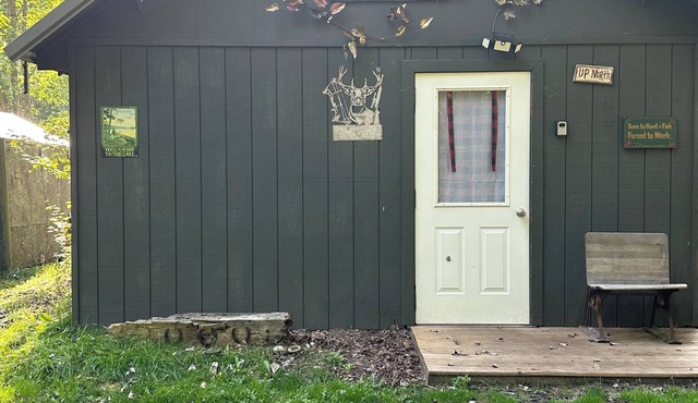 Da Turdy Point Buck Bunkhouse - Lake Access! Grayling - Gaylord