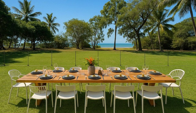Da White Beachfront House Entertainer near Palm Cove Cairns