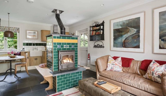 Dabinett, Set in Beautiful Gardens, Parking