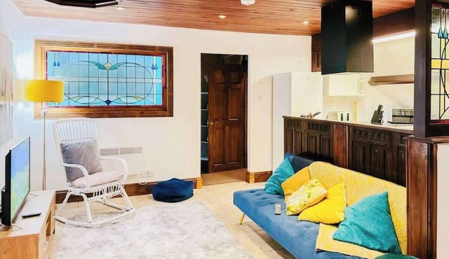 Daffodil Apartment 4 Bedroom in Pontypool