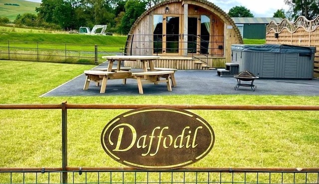 Daffodil - Glamping Pod with Hot Tub Sleeping 4 guests, Pet Friendly