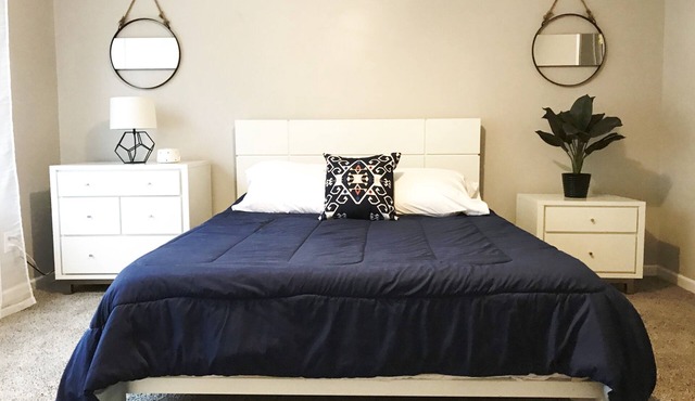 Daffodil Hill - w/Hot Tub - Near Kenyon & Mohican