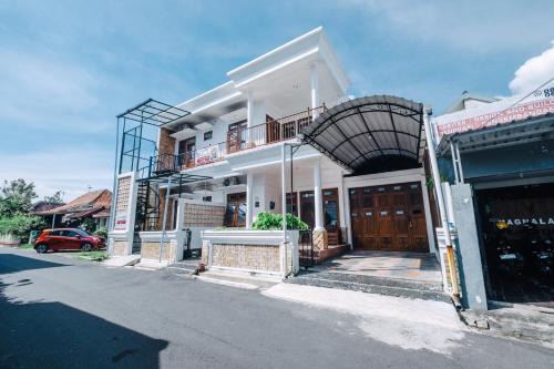 Daffodil House Proper Guest House Near Malioboro