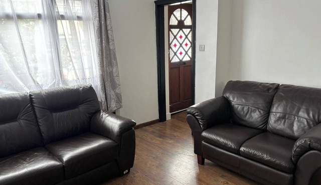 Dagenham - Stay 5 - Garden - Parking - PetFriendly
