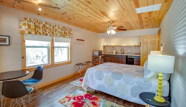 Dagget Hollow - Illinois Suite