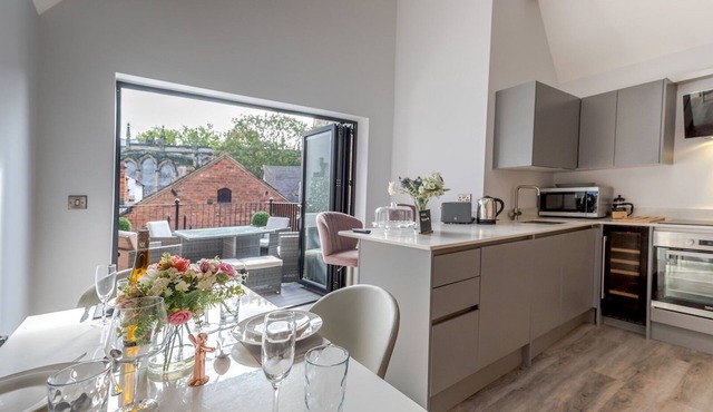 Dahlia Contemporary town centre apartment - Pass the Keys