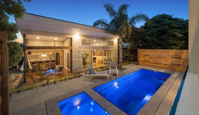 'Dahlia Views' - the ultimate family entertainer