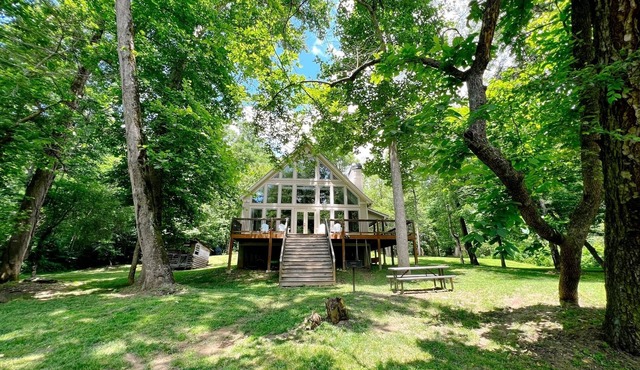 Dahlonega Chalet on the Chestatee River. Very private and family friendly.