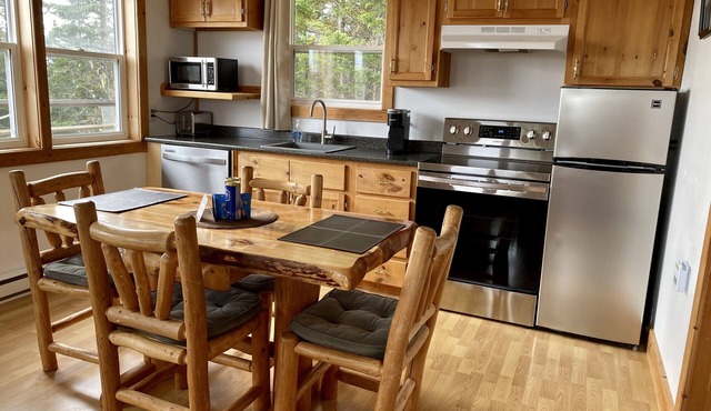 Daily Private Outdoor Hot Tub Access; Paid Access to Sauna; BBQ; Wi-Fi