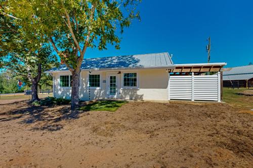 'Dairy Cottage' Countryside Escape w/Patio!