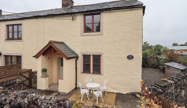 DAIRY COTTAGE, family friendly, character holiday cottage in Newby