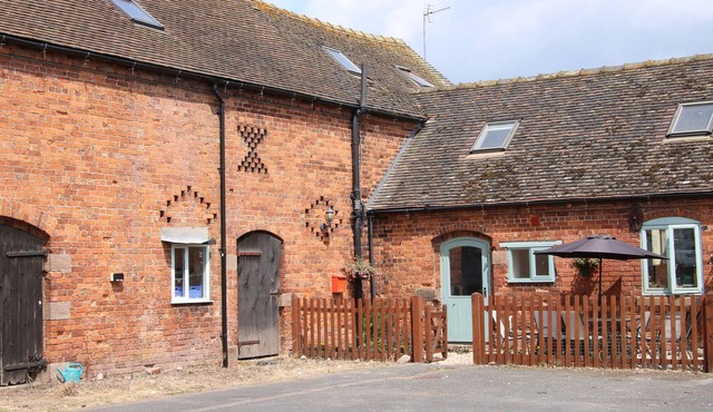DAIRY COTTAGE, pet friendly, character holiday cottage in Shawbury
