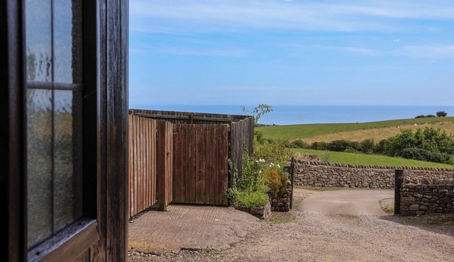 DAIRY COTTAGE, romantic, luxury holiday cottage in Staintondale