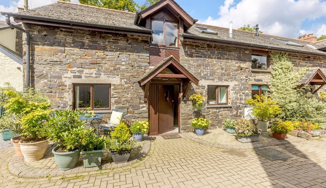 Dairy Cottage - Two Bedroom House, Sleeps 4