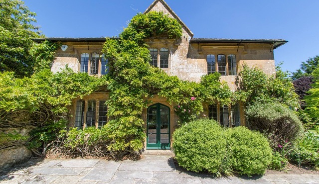 Dairy House - a beautiful 7 bed stone house set in private parkland (sleeps 16)