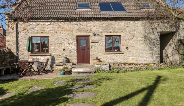 DAIRY HOUSE, pet friendly, with open fire in Newton-Upon-Rawcliffe