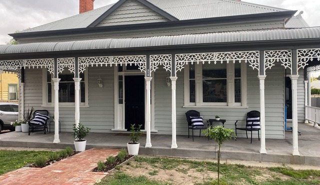 Daisy Cottage - 4 bedrooms, Close to CBD
