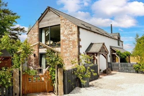 Daisy Cottage, Dalston, peaceful, rural setting with garden & hot tub