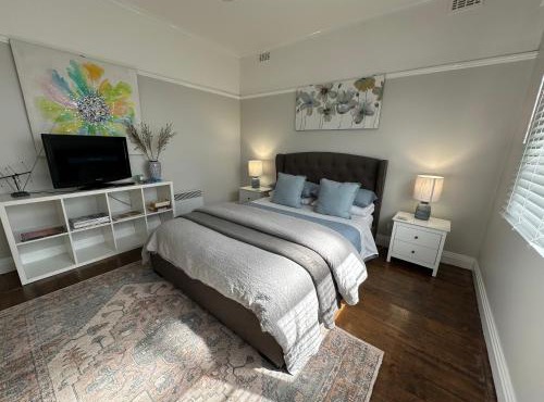 Daisy Cottage on Duke 2BR