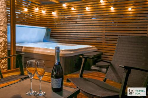 Daisy Cottage - Two bed country retreat with hot tub