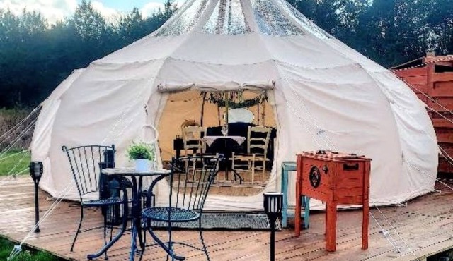 DAISY - Cozy & Romantic Hot Tub Glamping Experience
